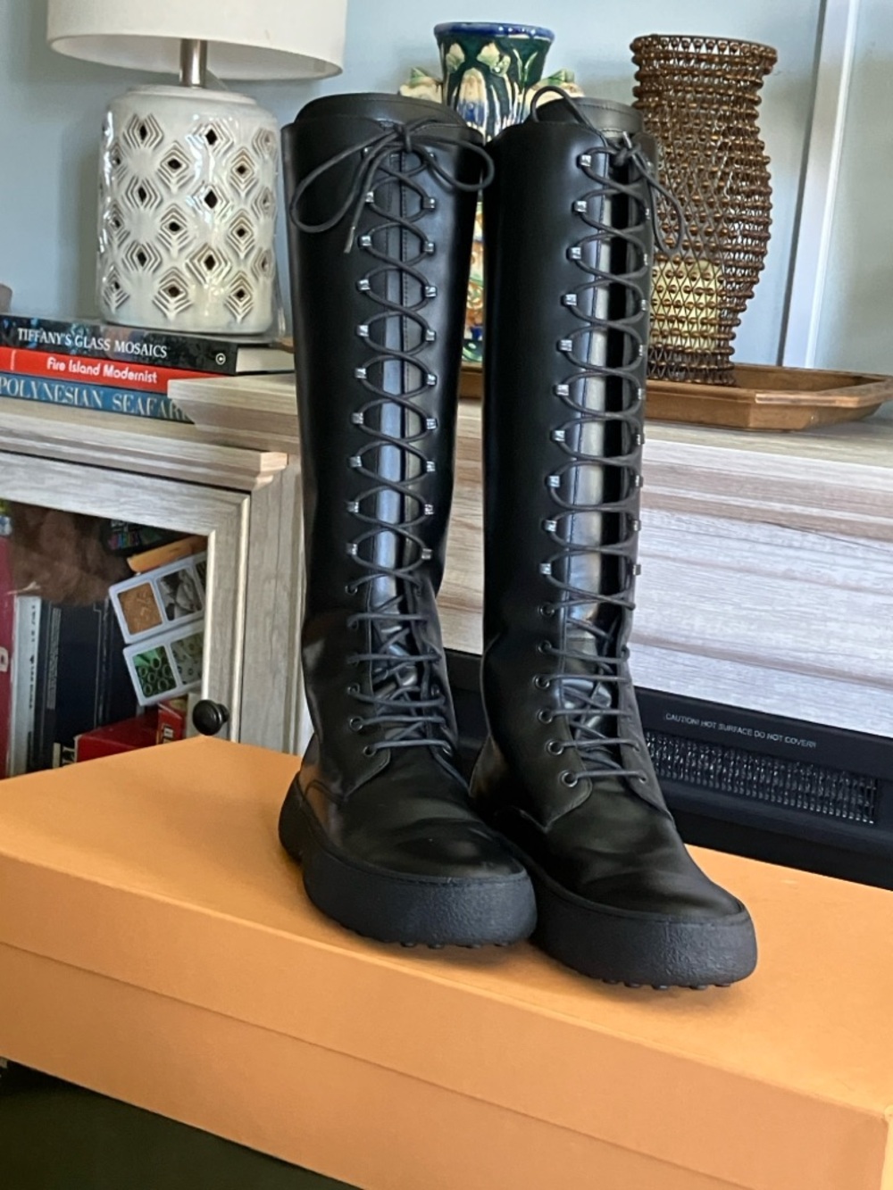 Tod’s STUNNING Luxury boots- size euro 40 or 9.5 US Women’s NWT - Picture 4 of 8